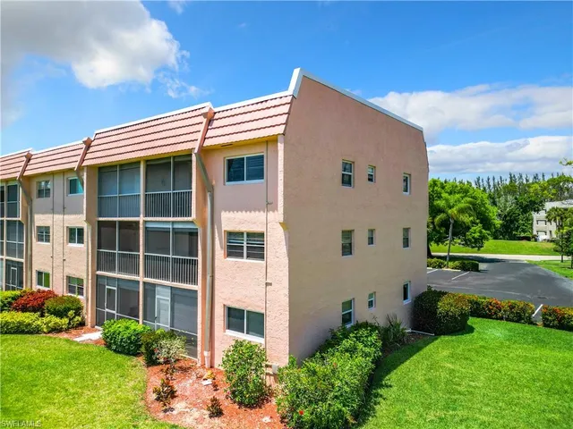 $3,500 | 300 Forest Lakes Boulevard, Unit 201, Naples, FL 34105