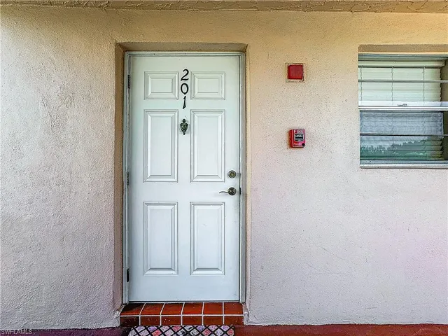 $3,500 | 300 Forest Lakes Boulevard, Unit 201, Naples, FL 34105