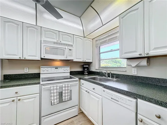 $3,500 | 300 Forest Lakes Boulevard, Unit 201, Naples, FL 34105