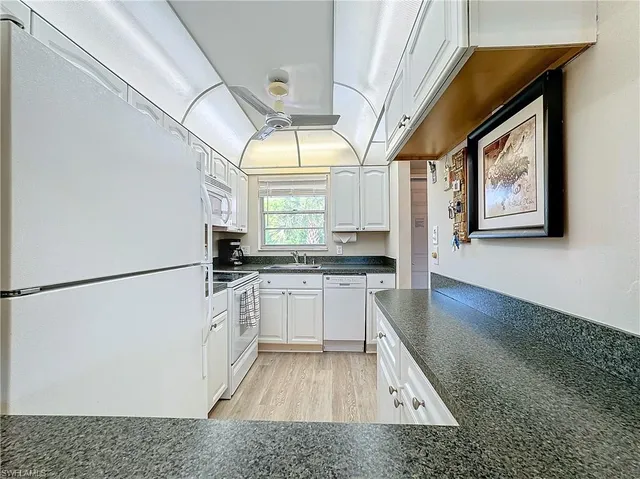 $3,500 | 300 Forest Lakes Boulevard, Unit 201, Naples, FL 34105