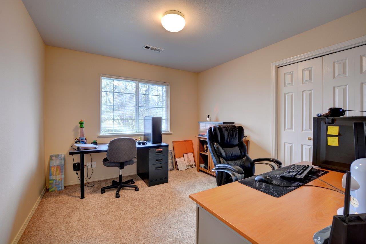 285 Randy Street Ashland, OR 97520 - Photo 15 of 28 Bedroom 1