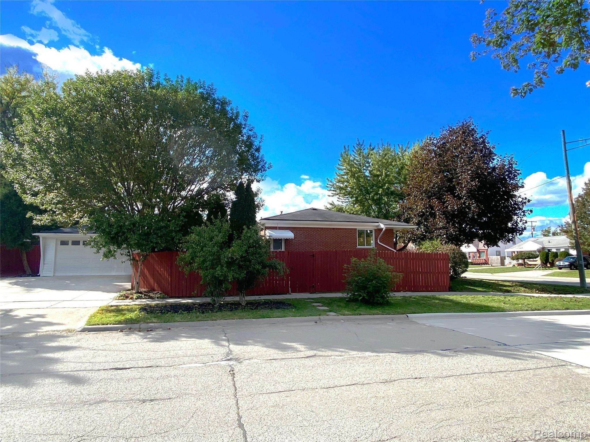 18360 Frazho Road Roseville, MI 48066 - Photo 29 of 29 18360 Frazho Side View.jpeg