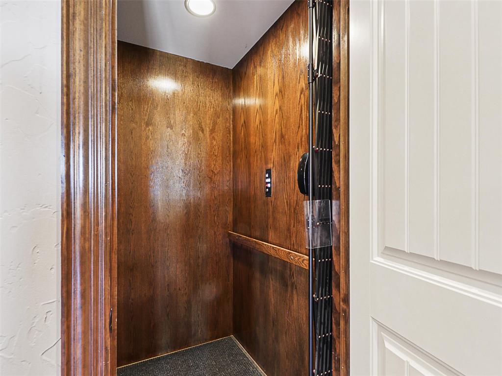 1200 McReynolds Road Sanger, TX 76266 - Photo 8 of 40 a bathroom with a mirror and a shower