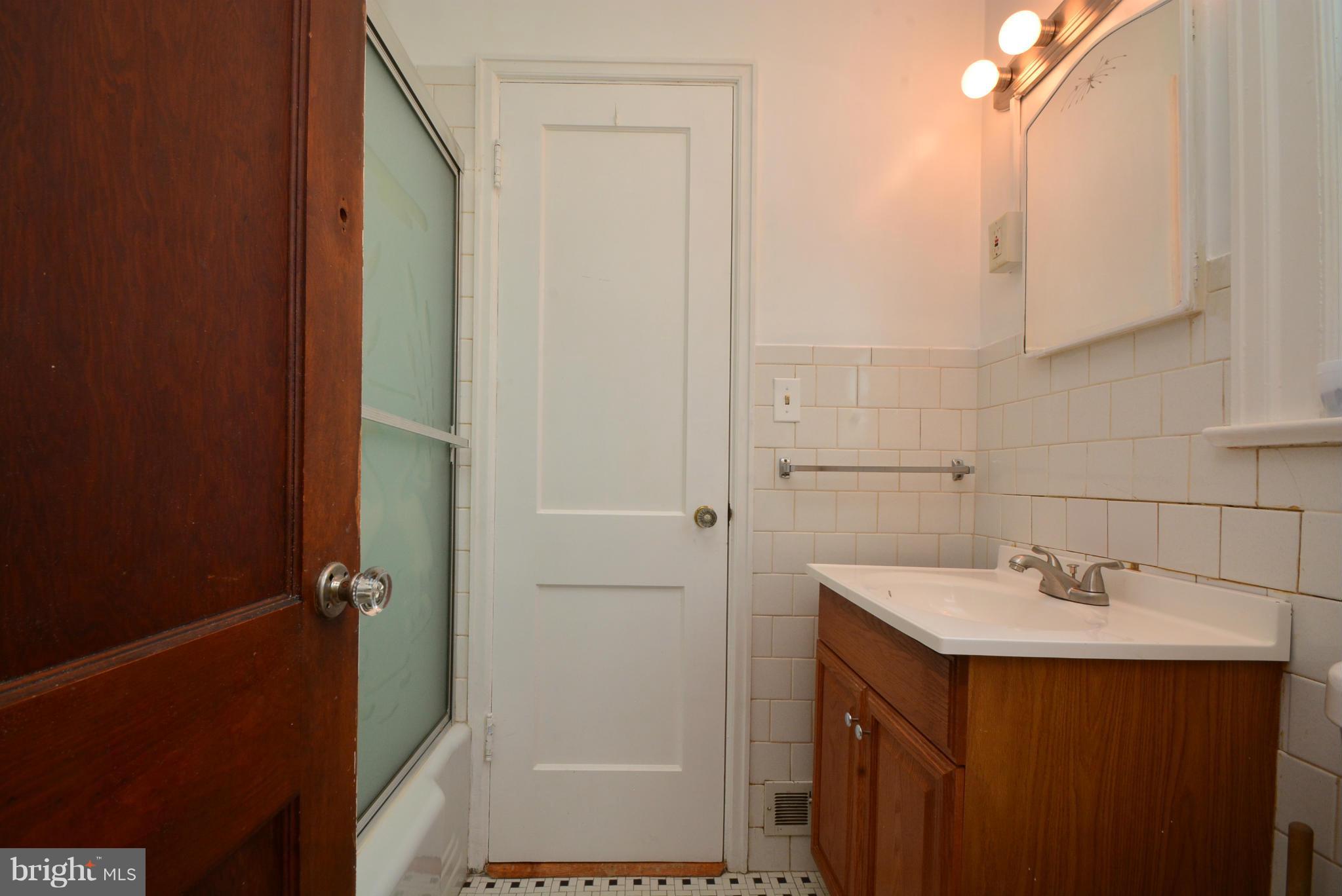 1712 Rita Road Baltimore, MD 21222 - Photo 17 of 22 Bath (Master)