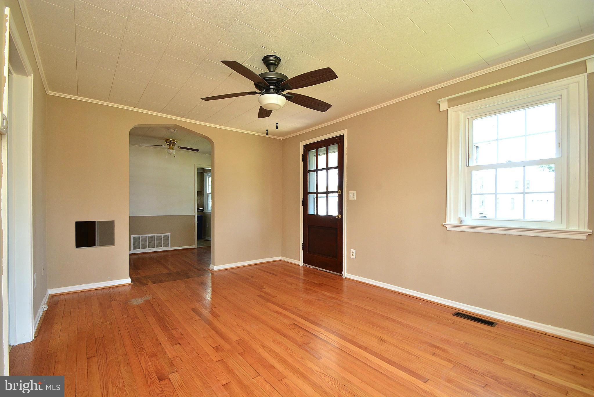 1712 Rita Road Baltimore, MD 21222 - Photo 5 of 22 Living Room