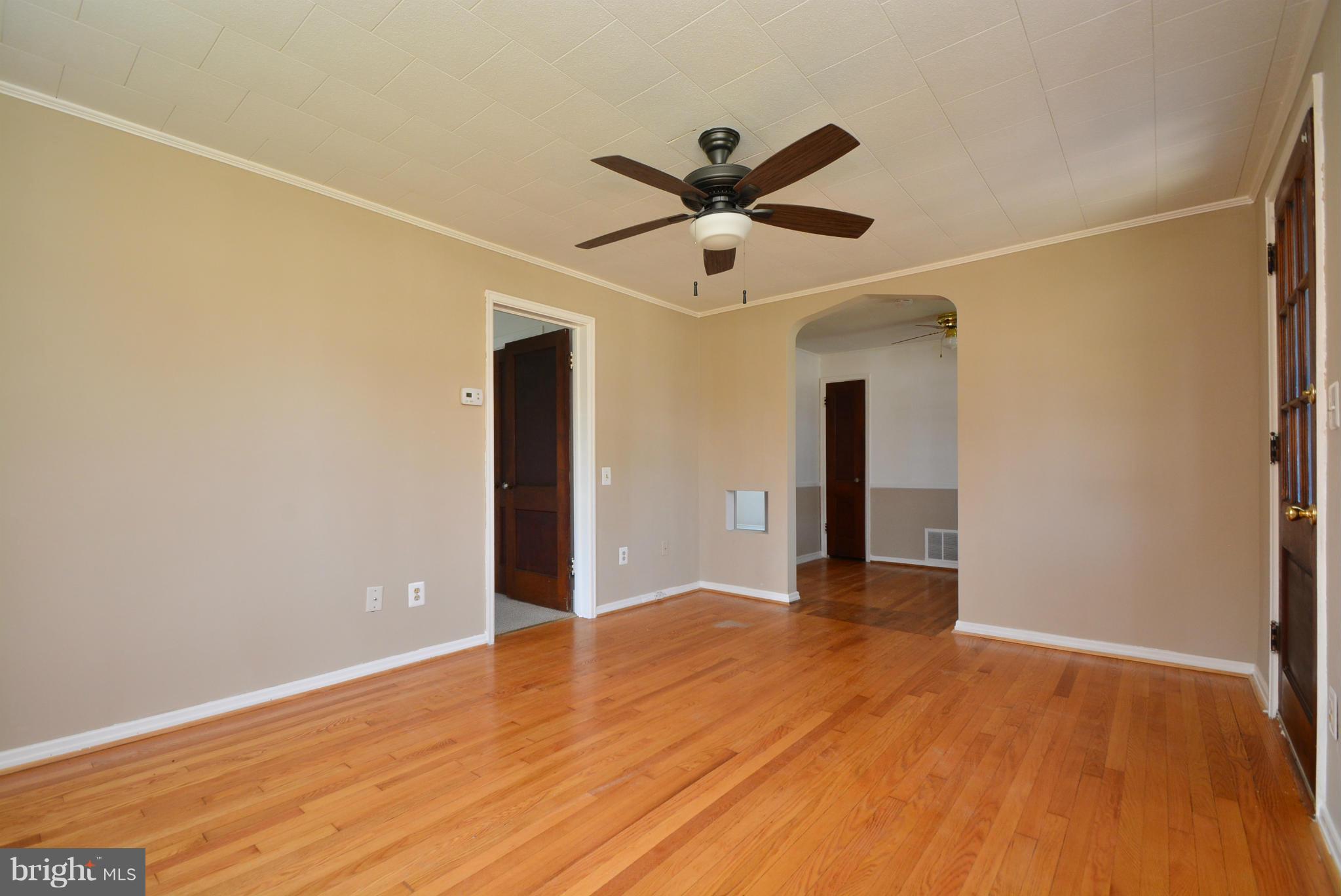 1712 Rita Road Baltimore, MD 21222 - Photo 7 of 22 Living Room