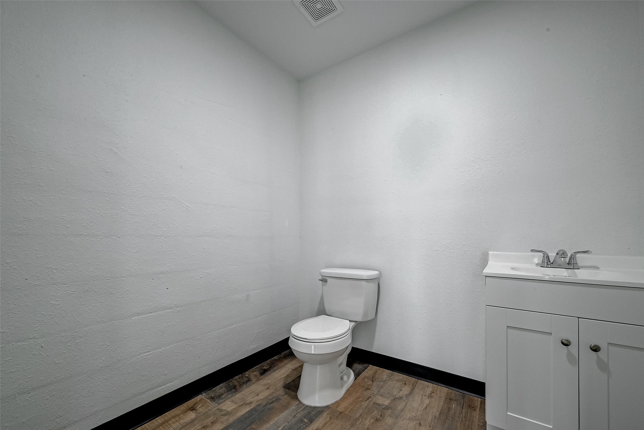 6507 Laura Koppe Road Houston, TX 77016 - Photo 7 of 11 Gallery Image 7