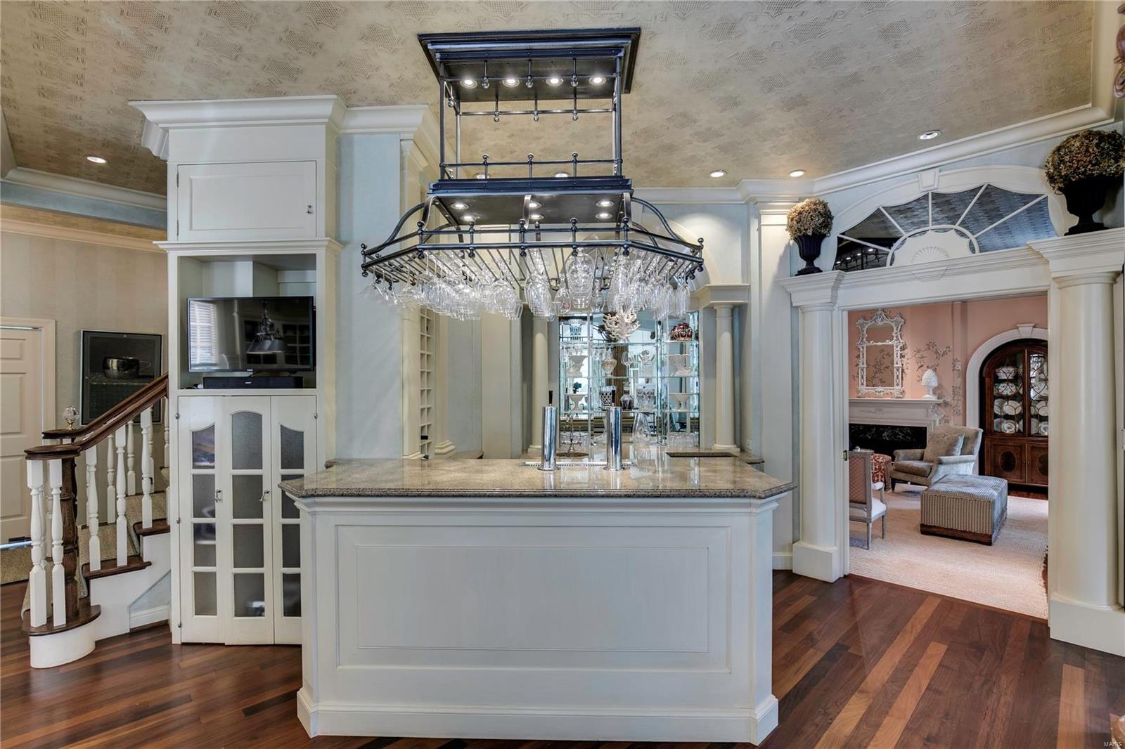 564 Barnes Road Ladue, MO 63124 - Photo 14 of 55