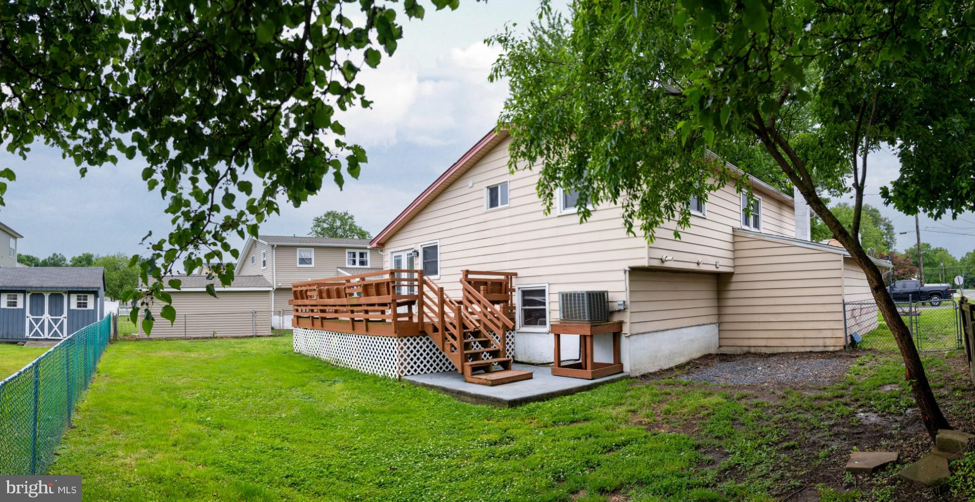 174 Kansas Road Pennsville, NJ 08070 - Photo 4 of 22 a view of a house with backyard porch and sitting area