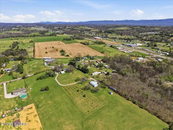 $375,000 | 213 Lou Goddard Lane, Greenback, TN 37742