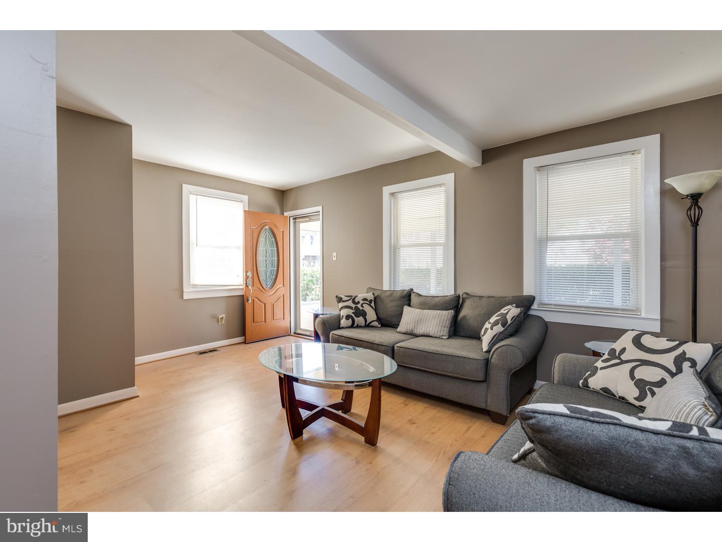 433 Ash Street Delanco, NJ 08075 - Photo 5 of 20 Living Room