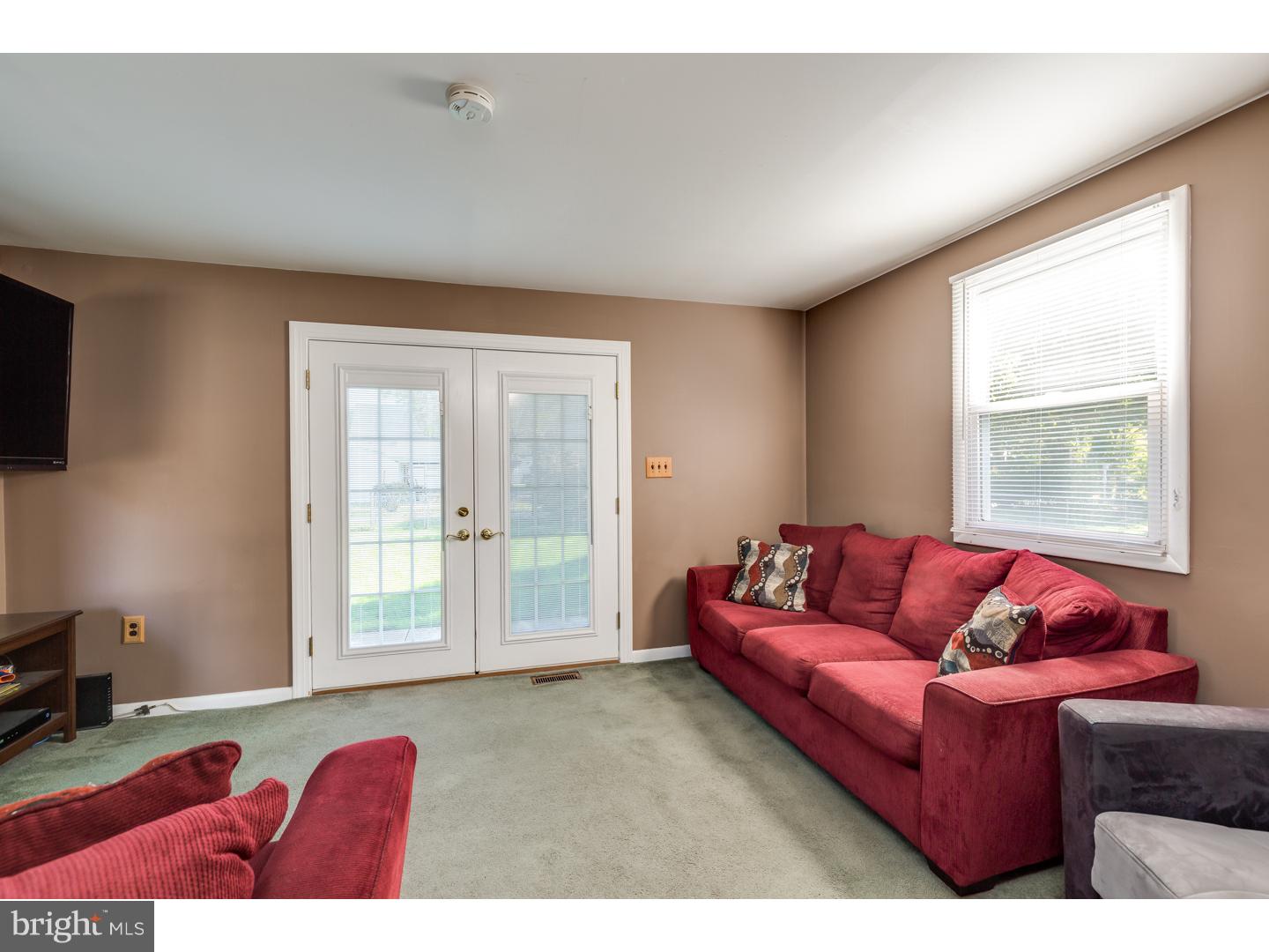 433 Ash Street Delanco, NJ 08075 - Photo 9 of 20 Family Room