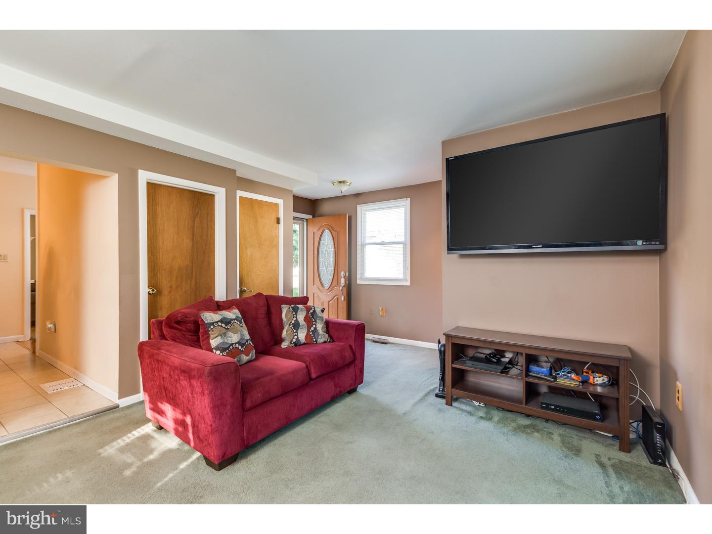 433 Ash Street Delanco, NJ 08075 - Photo 10 of 20 Family Room