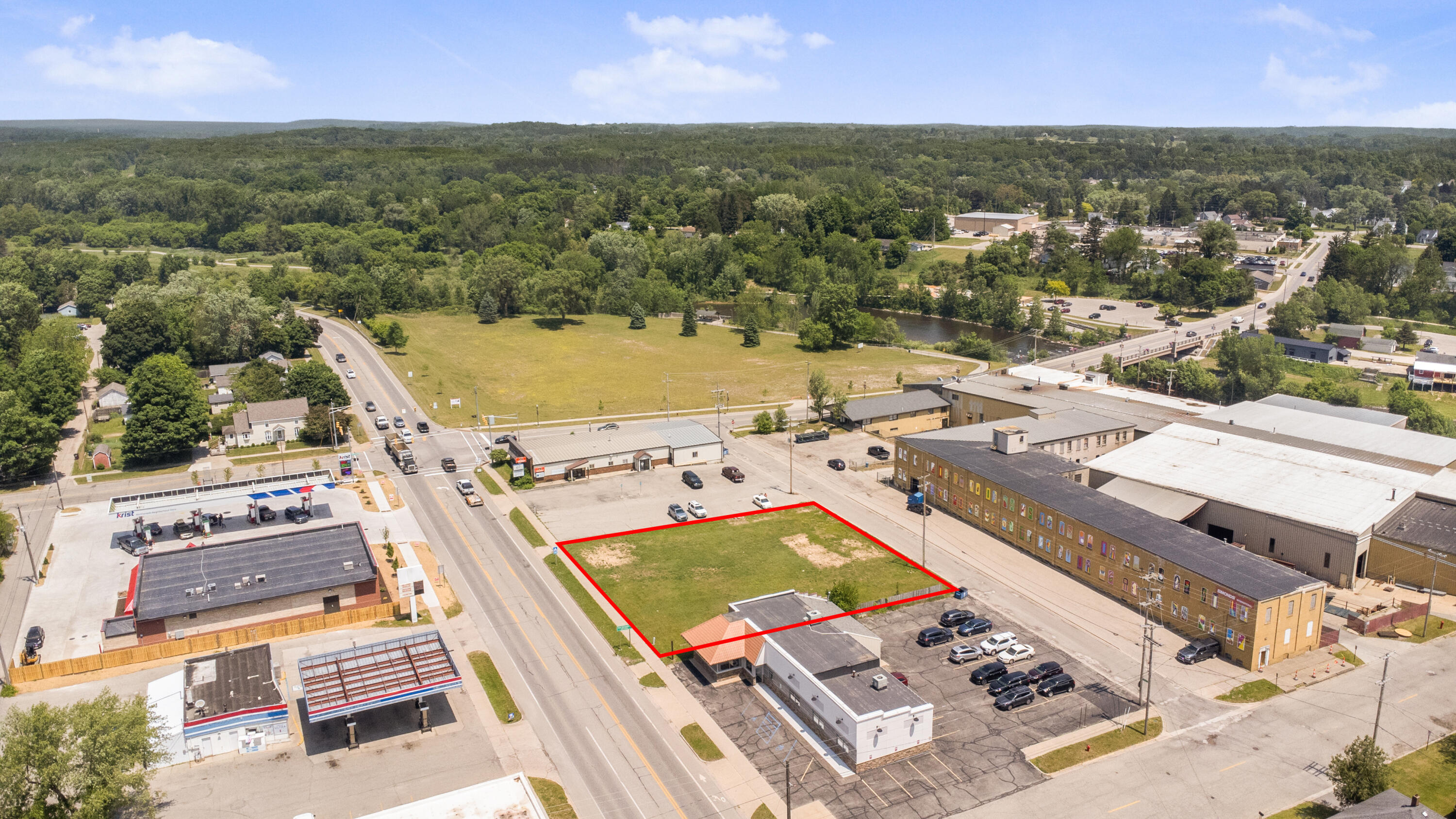 818 North State Street Big Rapids, MI 49307 - Photo 3 of 9 818-NStateSt-BR-7-withlines