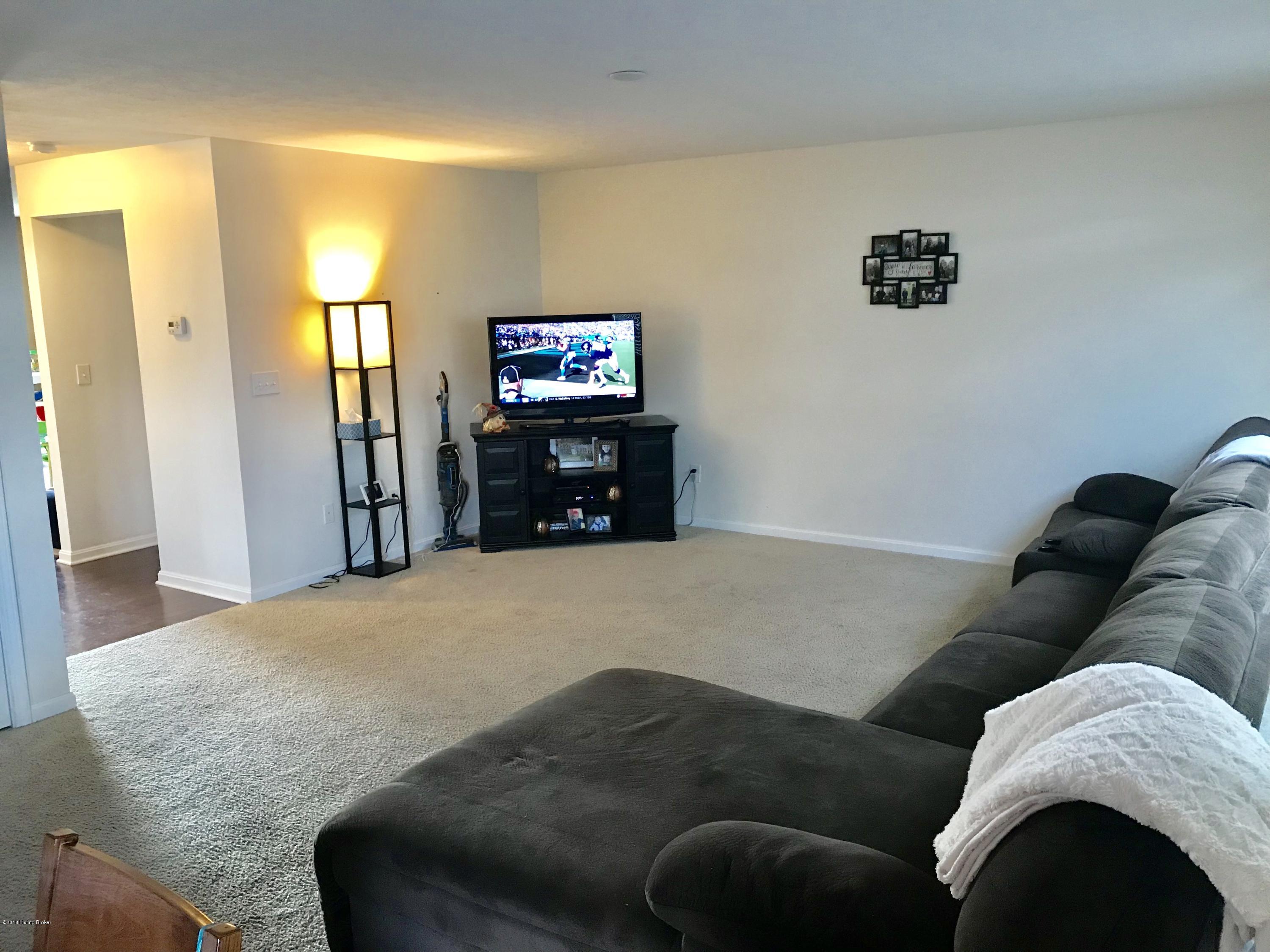 168 Golden Wing Road Mount Washington, KY 40047 - Photo 9 of 37 Living Room