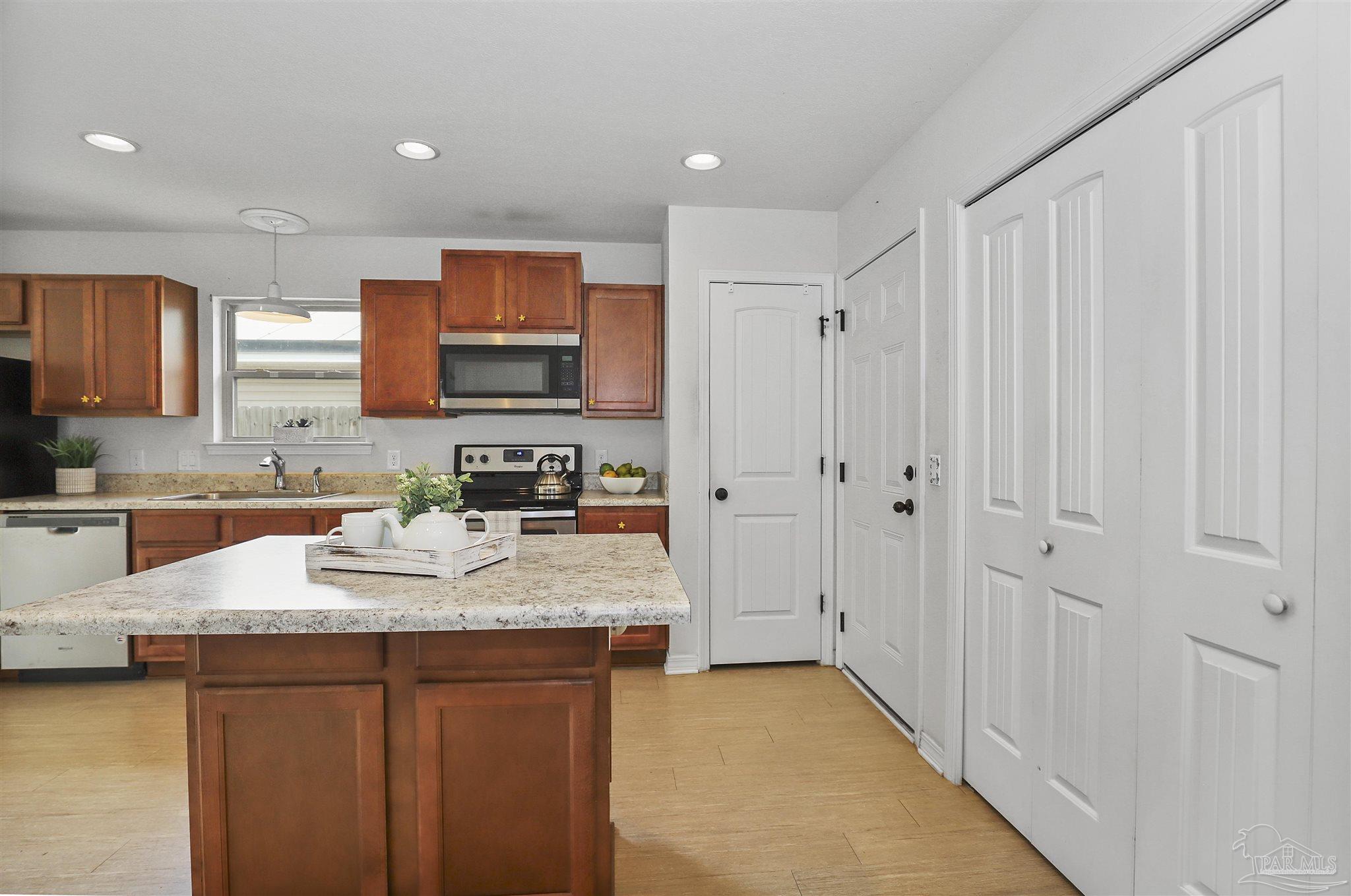 5953 Fairlands Road Milton, FL 32583 - Photo 6 of 39