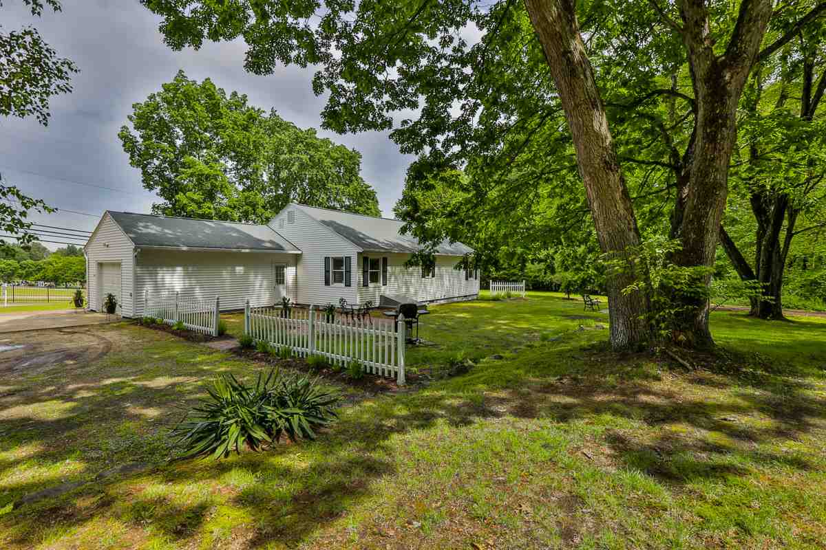 690 Goffstown Road Manchester, NH 03102 - Photo 4 of 31