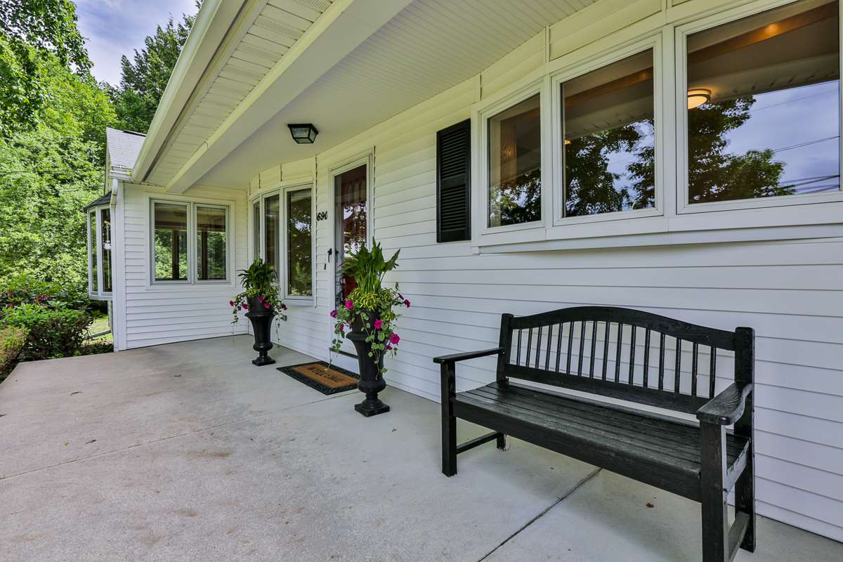 690 Goffstown Road Manchester, NH 03102 - Photo 6 of 31