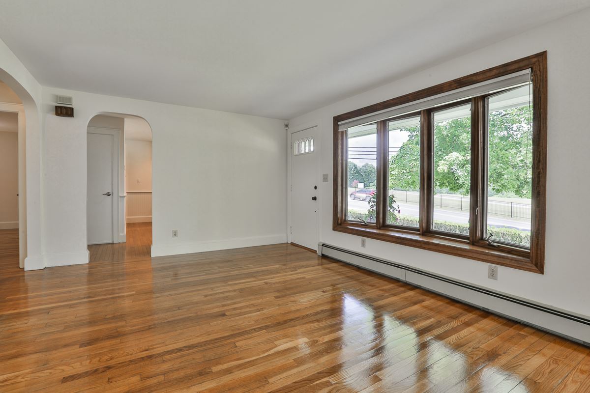 690 Goffstown Road Manchester, NH 03102 - Photo 10 of 31