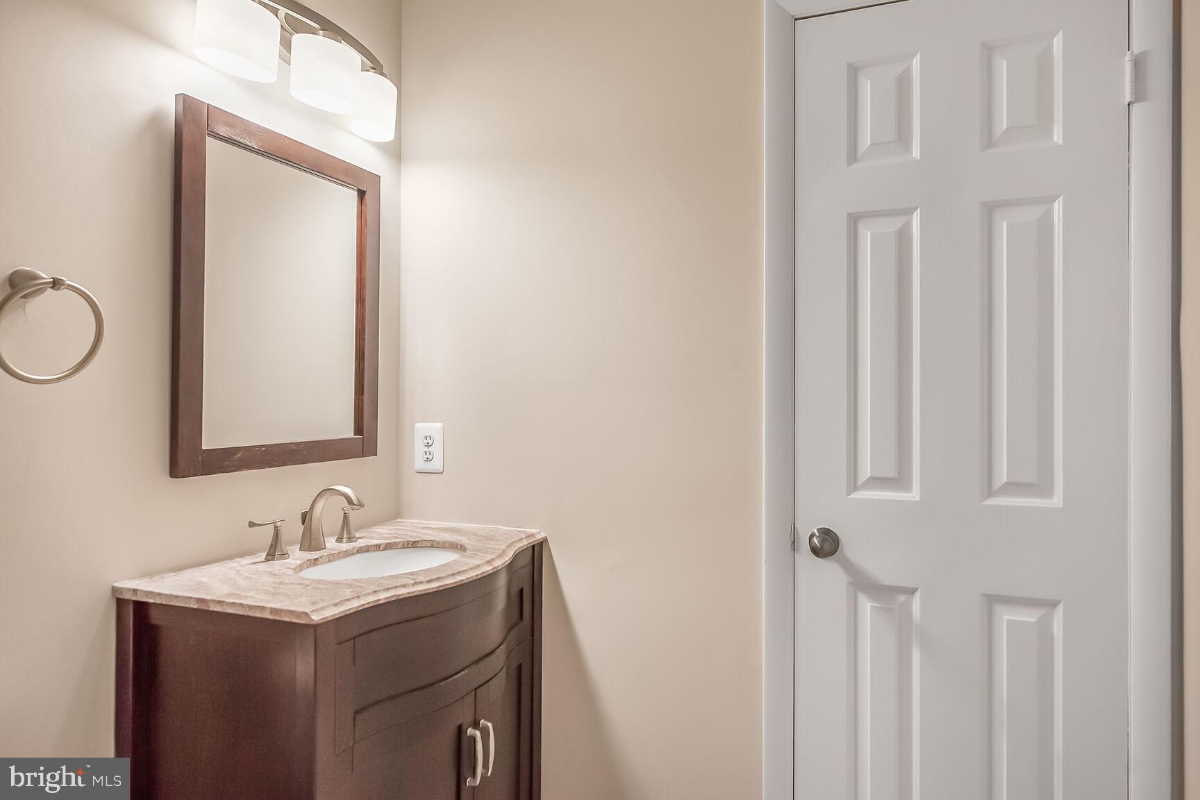 1657 Oak Spring Way Reston, VA 20190 - Photo 20 of 24 Gallery Image 20