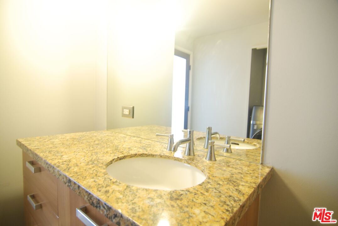 460 South Spring Street, Unit 907 Los Angeles, CA 90013 - Photo 12 of 26 Gallery Image 12