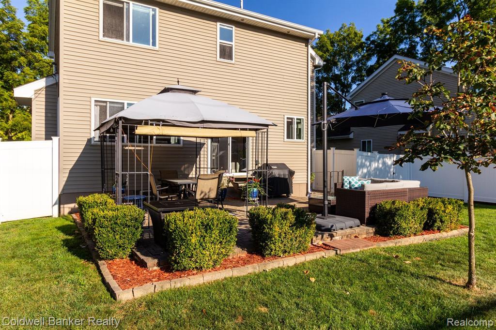 2738 Emmons Avenue Rochester Hills, MI 48307 - Photo 32 of 44