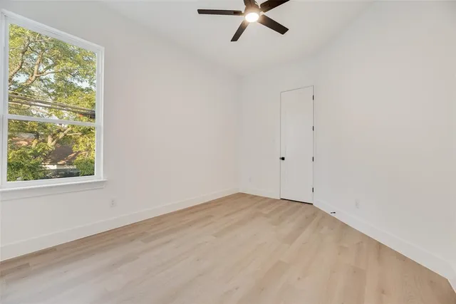 a view of a window in an empty room