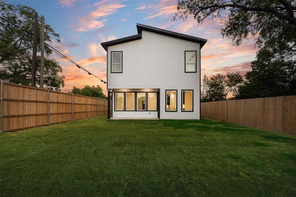 1651 East Overton Road Dallas, TX 75216 - Photo 19 of 21 a view of backyard of house with green space