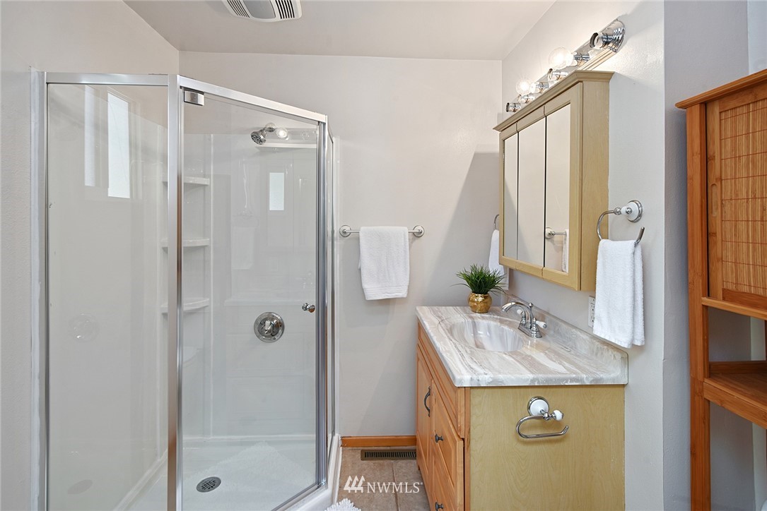 3915 Northeast Rova Road Poulsbo, WA 98370 - Photo 15 of 40 Gallery Image 15