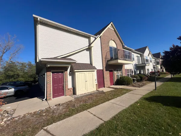 $1,800 | 9589 Lakeside Drive, Ypsilanti, MI 48197