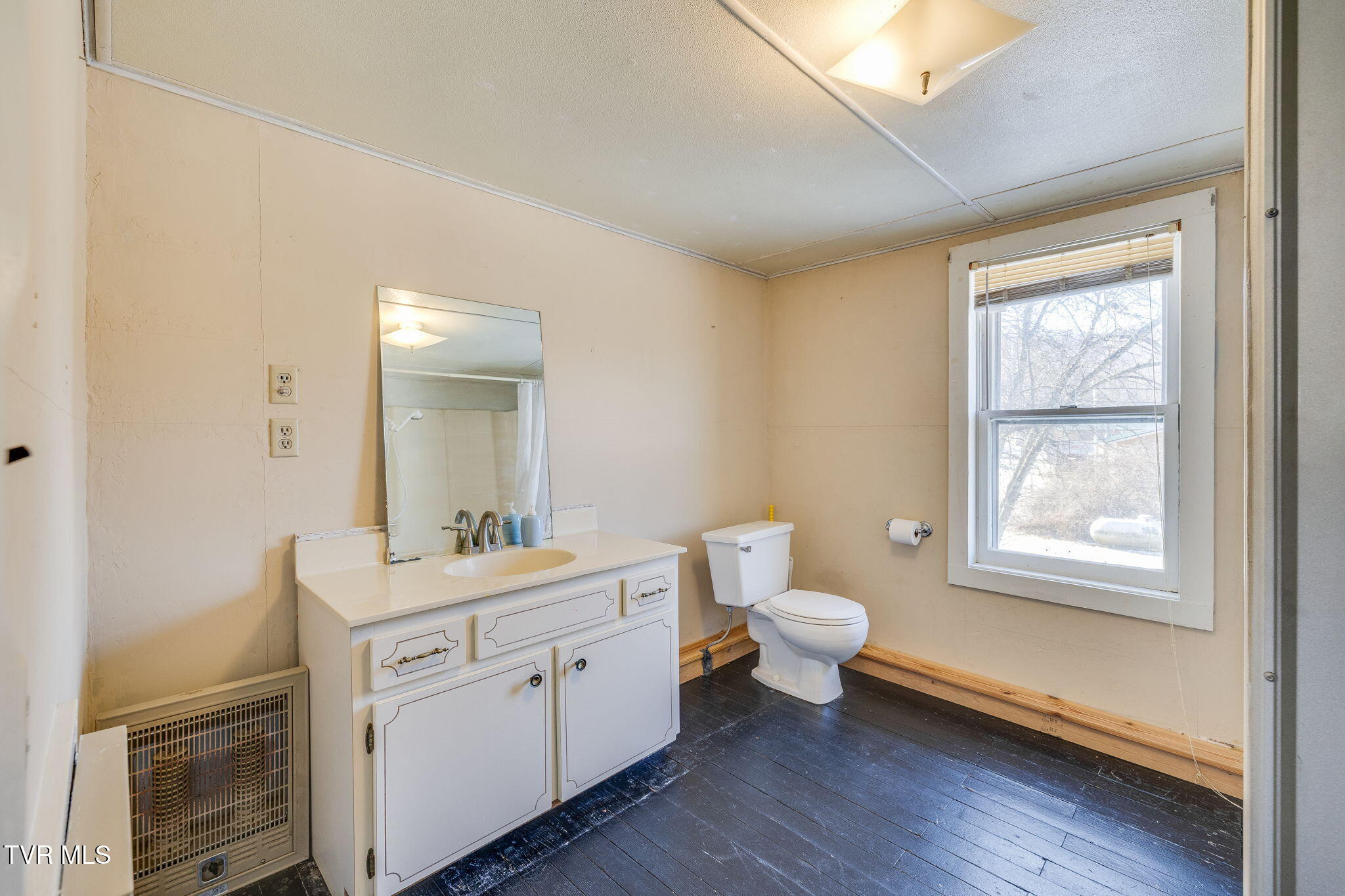 592 Heaton Creek Road Roan Mountain, TN 37687 - Photo 19 of 37 019