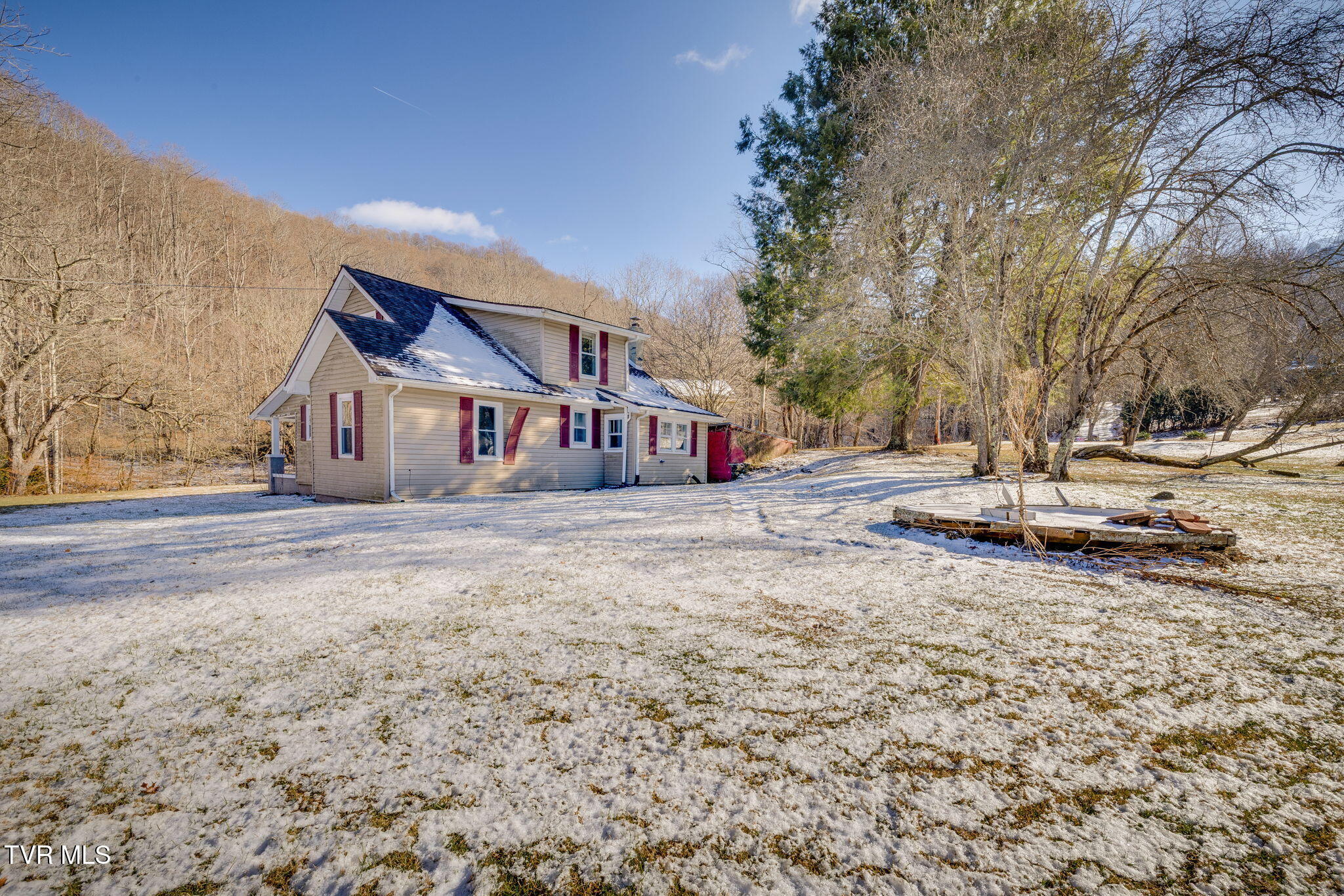592 Heaton Creek Road Roan Mountain, TN 37687 - Photo 24 of 37 024