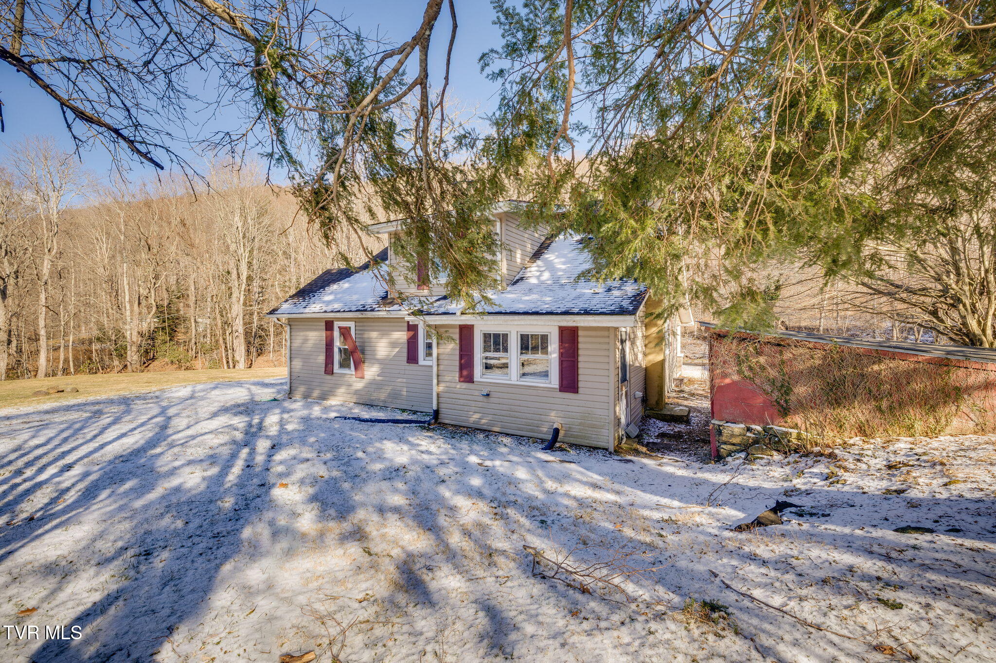 592 Heaton Creek Road Roan Mountain, TN 37687 - Photo 25 of 37 025