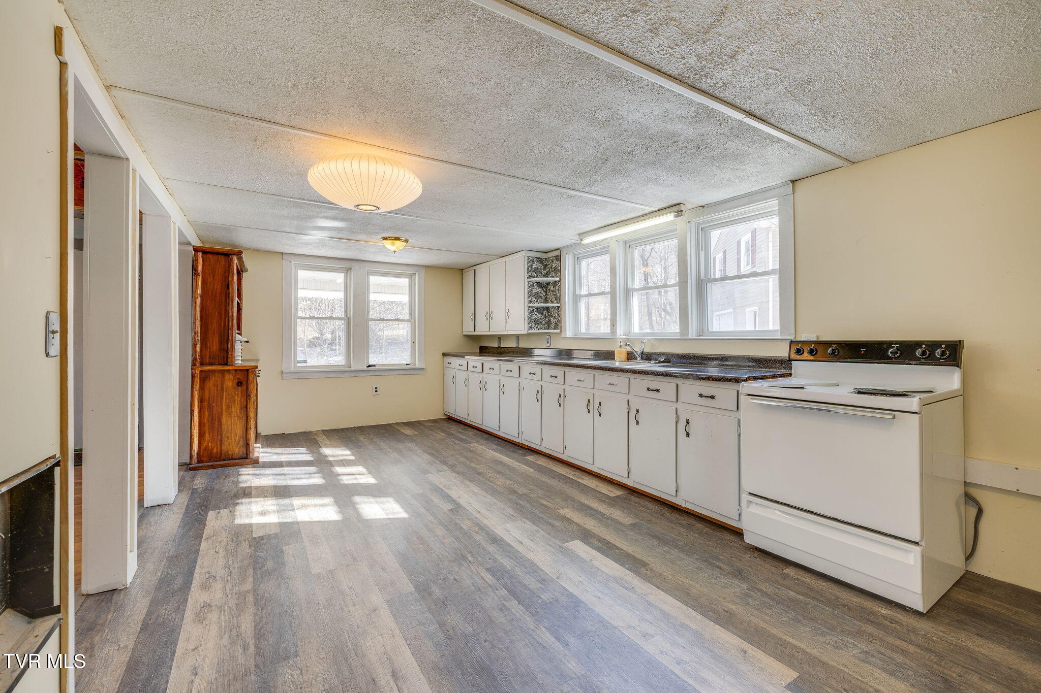 592 Heaton Creek Road Roan Mountain, TN 37687 - Photo 10 of 37 010