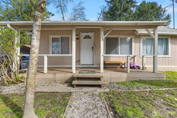 a view of a house with a back yard