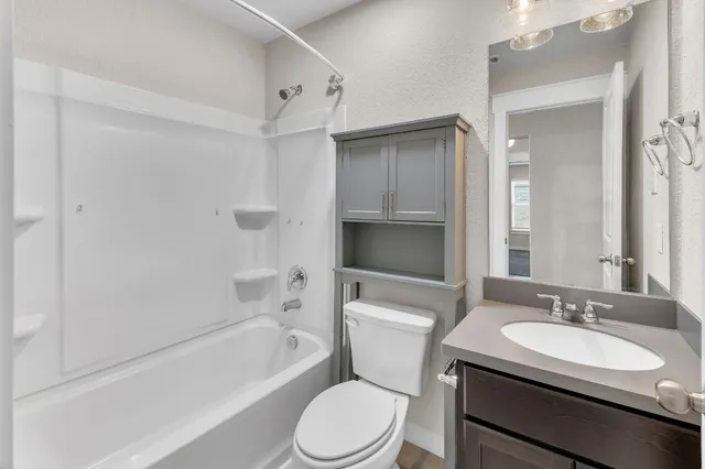 $2,000 | 300 Colthorpe Lane, Hutto, TX 78634