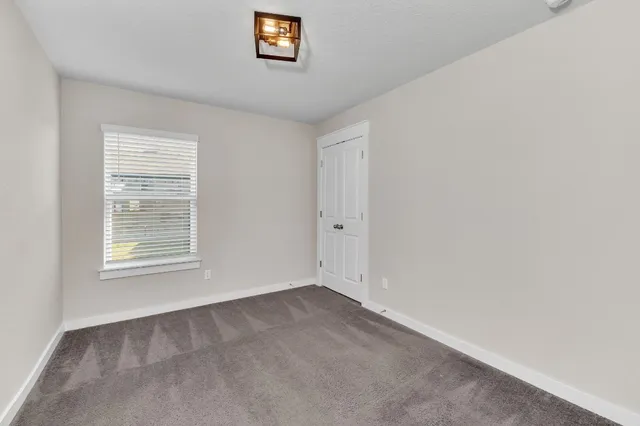 $2,000 | 300 Colthorpe Lane, Hutto, TX 78634