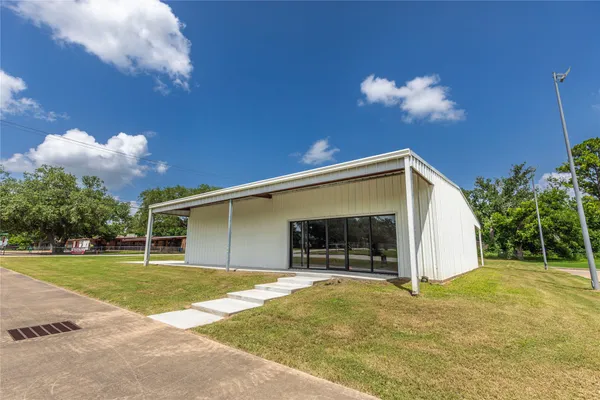 $294,000 | 425 East Obryant Street, Bellville, TX 77418