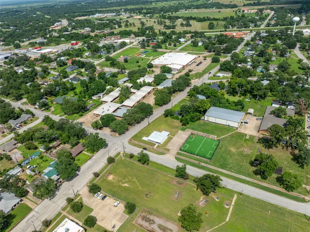 $299,000 | 425 East Obryant Street, Bellville, TX 77418