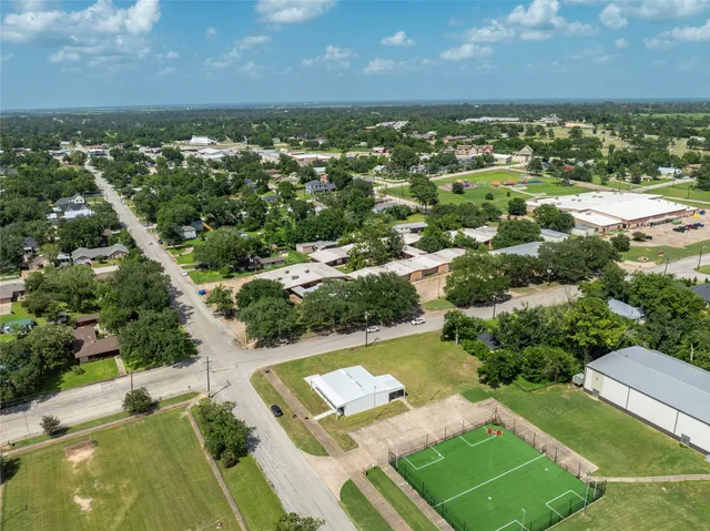 $299,000 | 425 East Obryant Street, Bellville, TX 77418