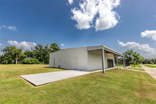 $299,000 | 425 East Obryant Street, Bellville, TX 77418