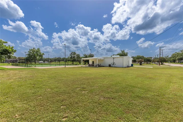 $299,000 | 425 East Obryant Street, Bellville, TX 77418