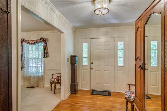 207 Stoneybrook Road Columbia, TN 38401 - Photo 5 of 20 Wide Entry Foyer...