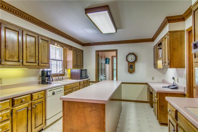 207 Stoneybrook Road Columbia, TN 38401 - Photo 6 of 20 Kitchen with Island...
