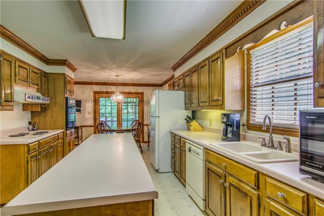 207 Stoneybrook Road Columbia, TN 38401 - Photo 8 of 20 Kitchen...