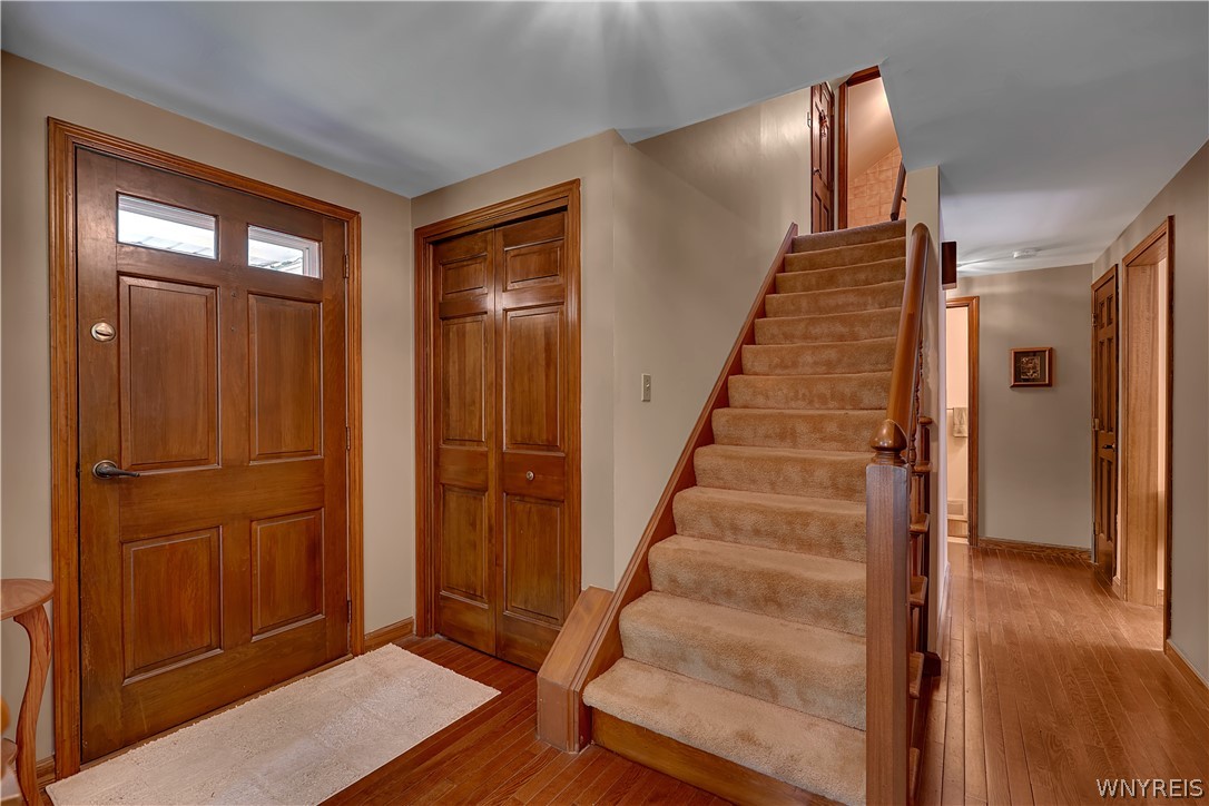 100 3 Rod Road Alden, NY 14004 - Photo 7 of 40 Front Foyer