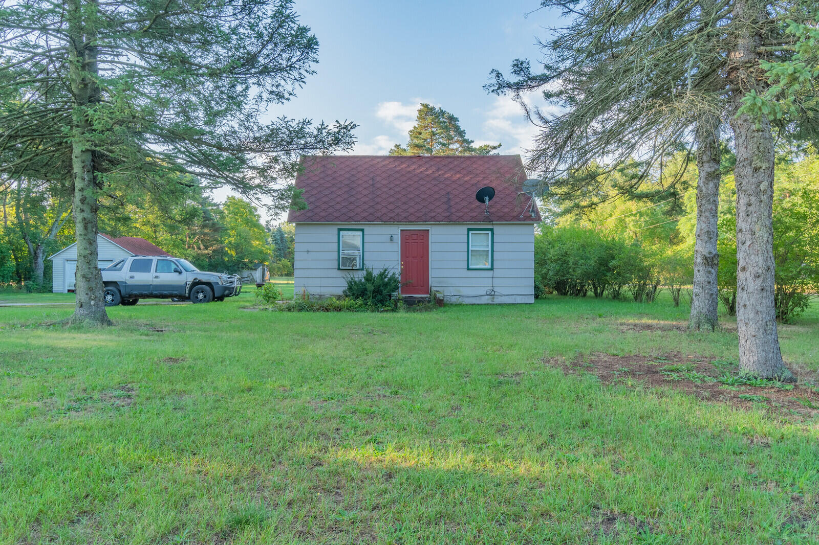 3441 Heights Ravenna Road Muskegon, MI 49444 - Photo 2 of 15 02_HOME2_mls