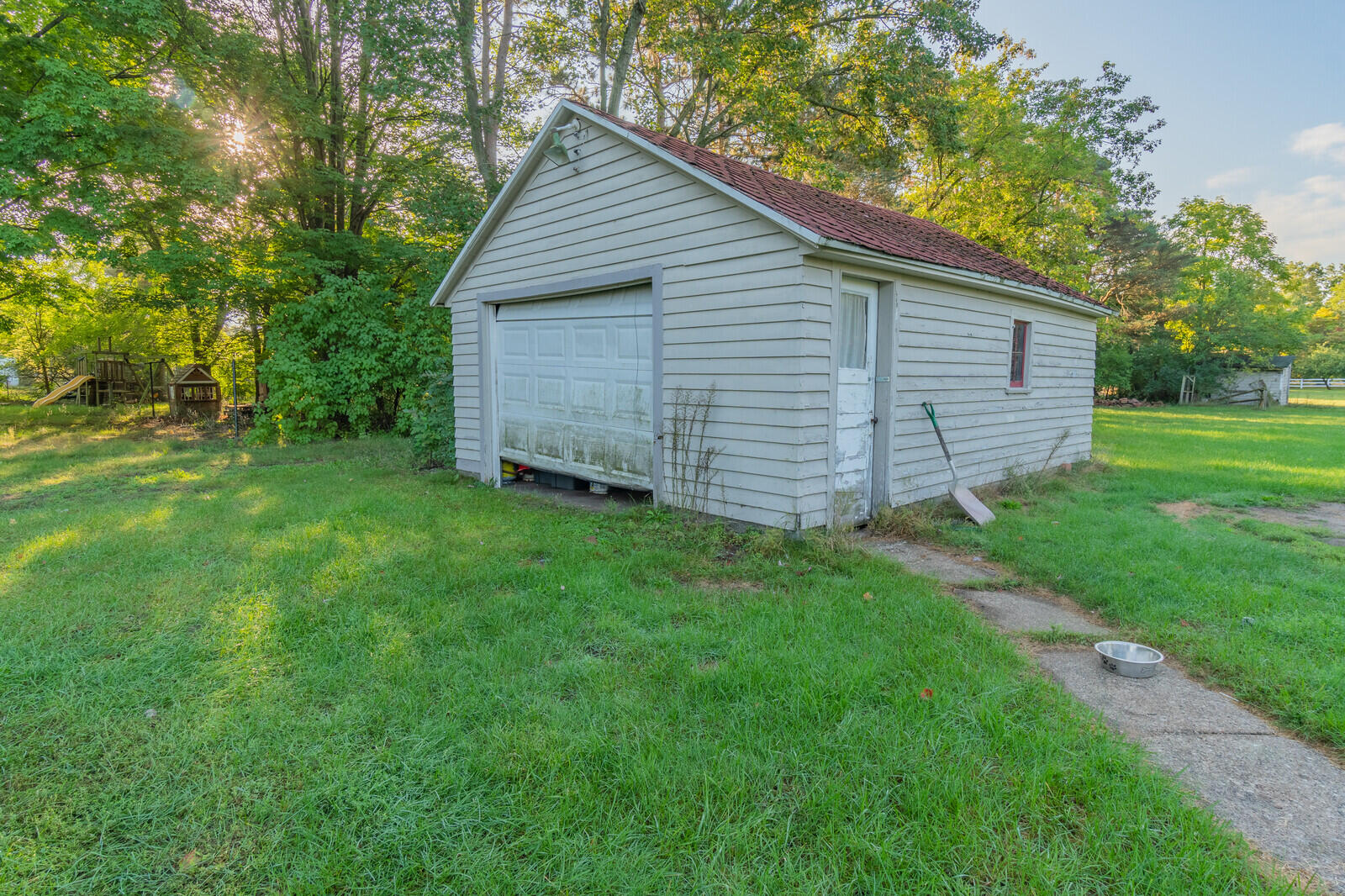 3441 Heights Ravenna Road Muskegon, MI 49444 - Photo 4 of 15 04_HOME4_mls