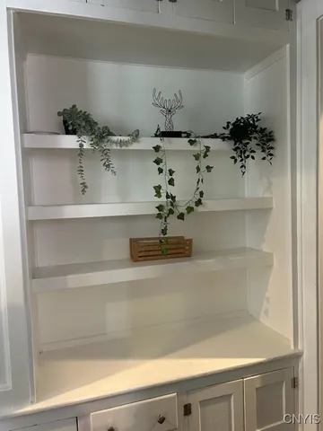 $1,750 | 942 Euclid Avenue, Unit 2, Syracuse, NY 13210