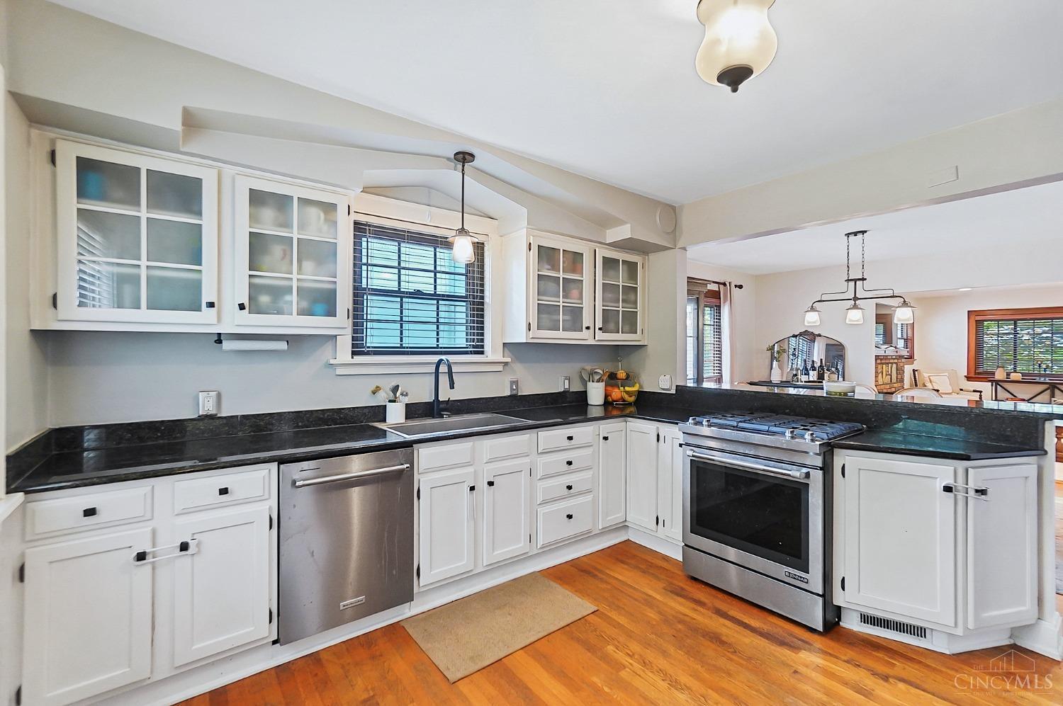 3706 Homewood Road Mariemont, OH 45227 - Photo 12 of 53